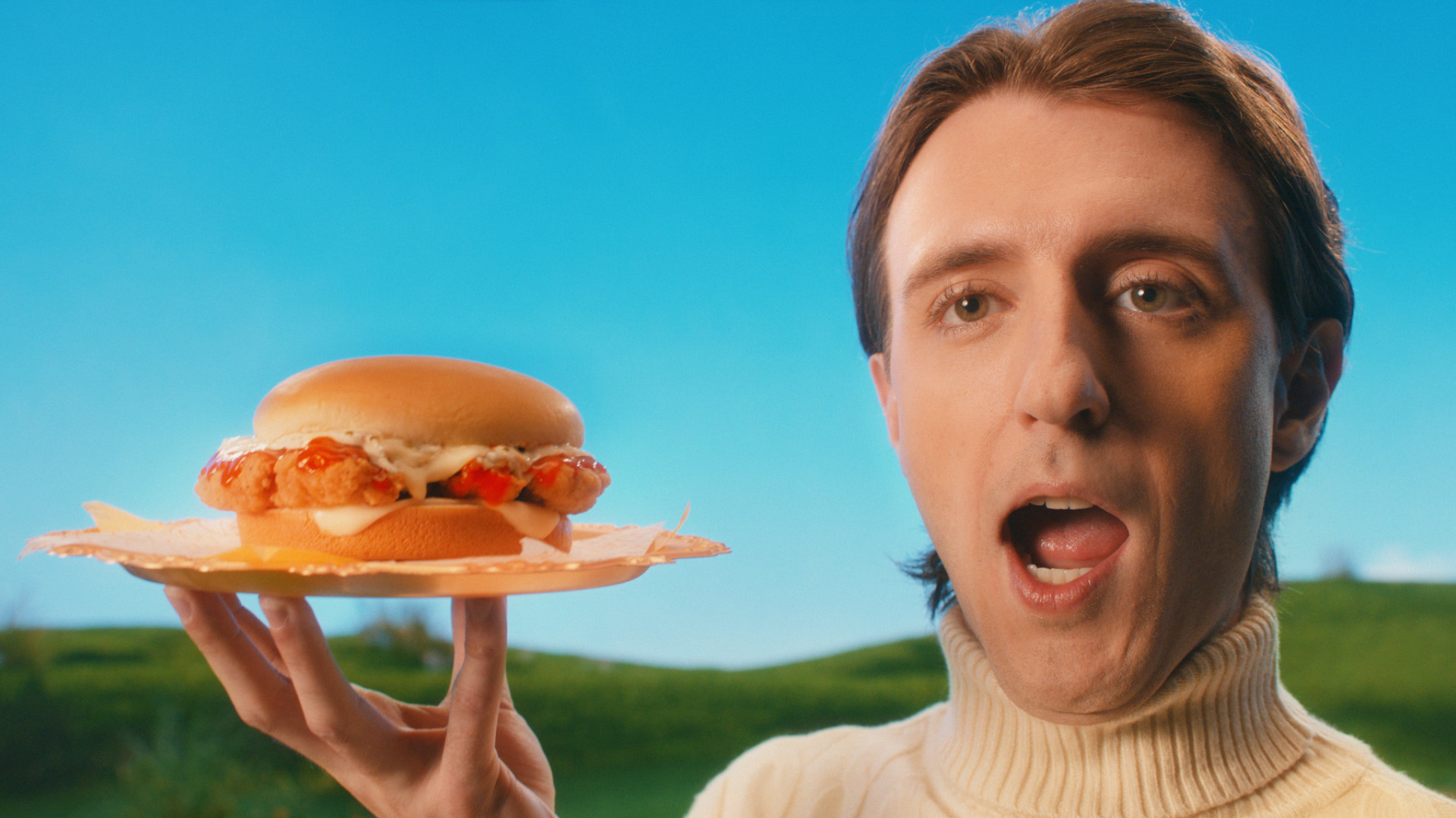 Still of principle singer in the Whataburger Buffalo Ranch Chicken Strip Sandwich commercial, created by McGarrah Jessee.